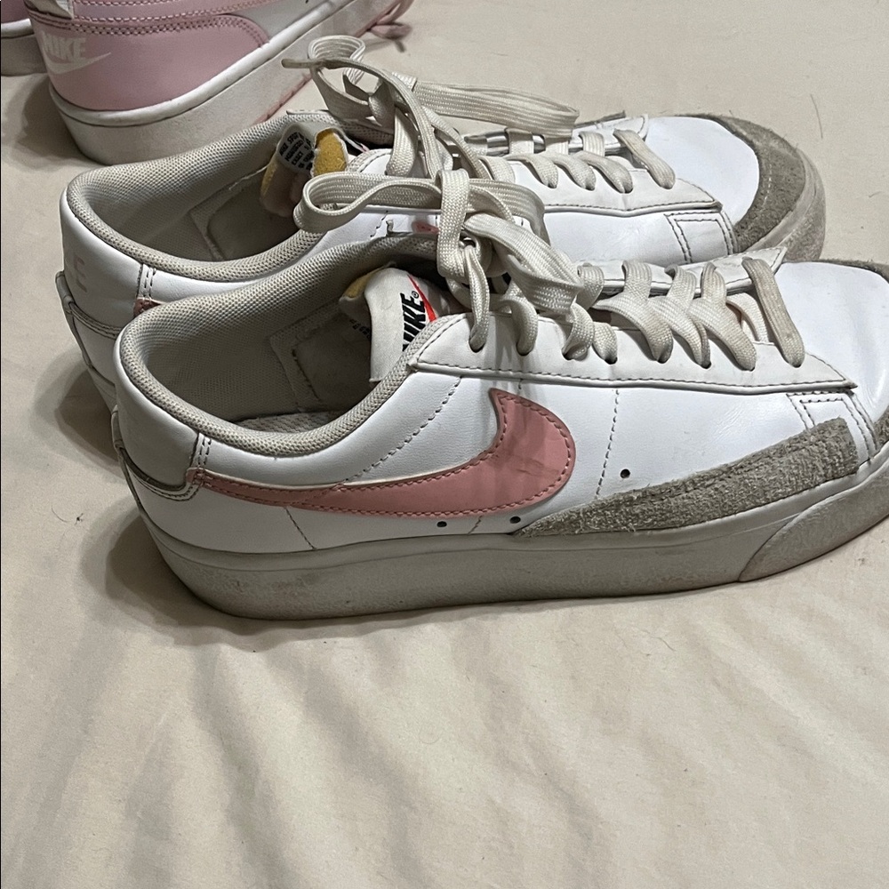 Nike Women's White and Pink Sneakers